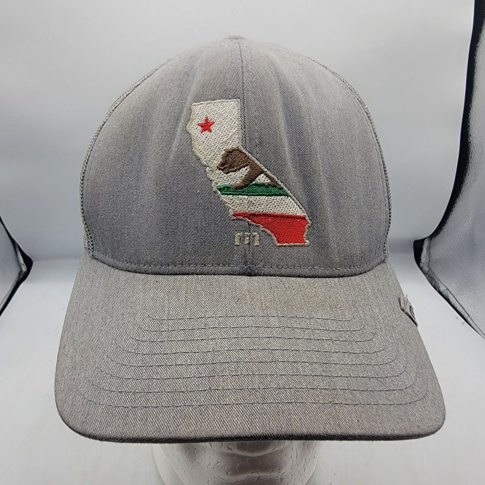 Travis Mathew Stater 2.0 Snapback Trucker Hat Adults Gray Adjustable Casual
